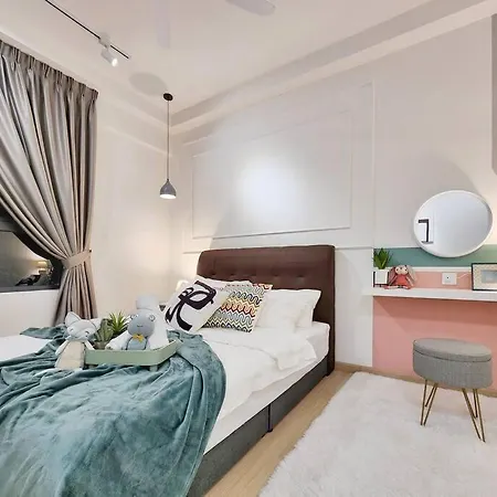 1-7Px Klang Bayuemas Staycation Family Lovely Stay Netflix Exterior photo