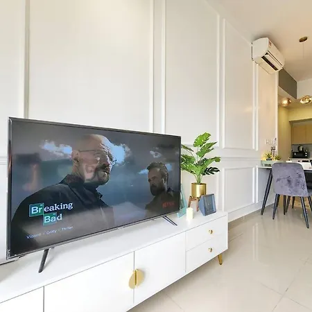 1-7Px Klang Bayuemas Staycation Family Lovely Stay Netflix Exterior photo