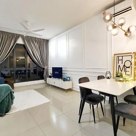 1-7Px Klang Bayuemas Staycation Family Lovely Stay Netflix Exterior photo