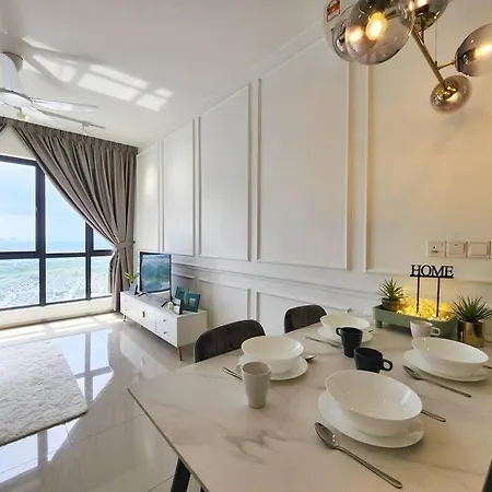 1-7Px Klang Bayuemas Staycation Family Lovely Stay Netflix Exterior photo