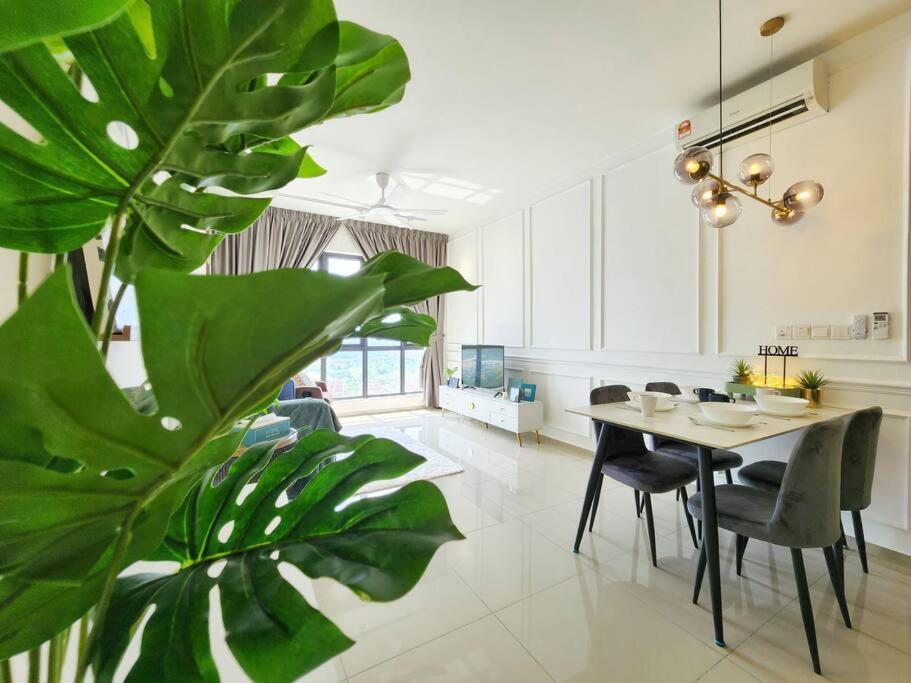 Apartment 1-7px Bayuemas Staycation Family Lovely Netflix Klang
