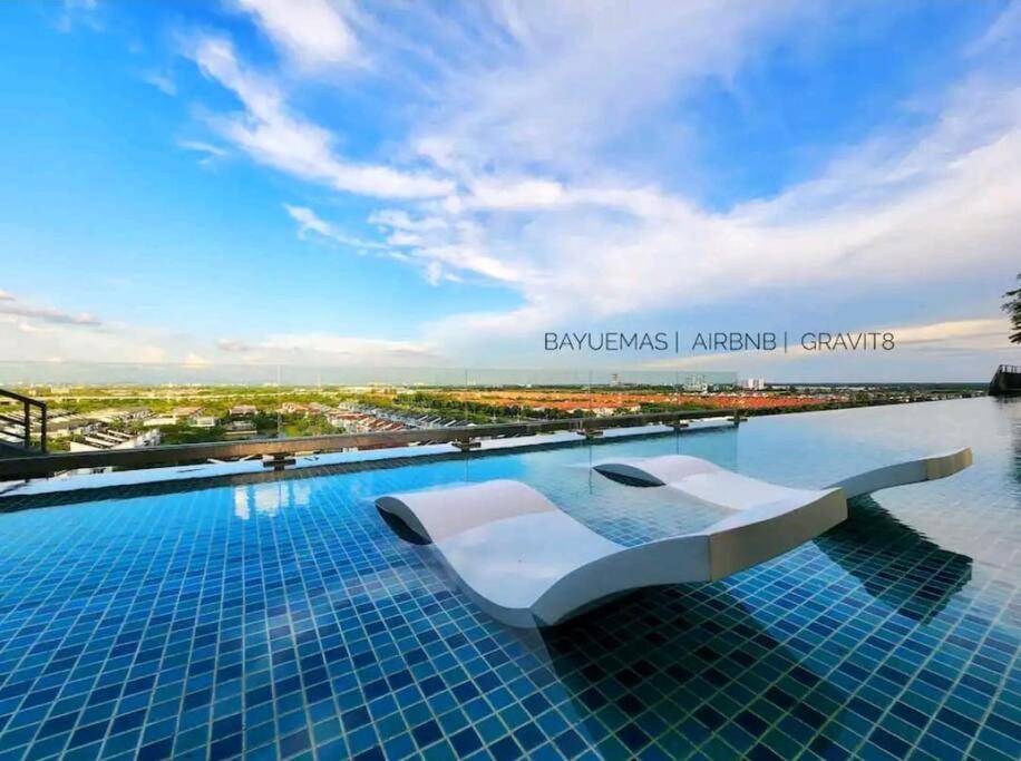 1-7px Bayuemas Staycation Family Lovely Netflix Klang