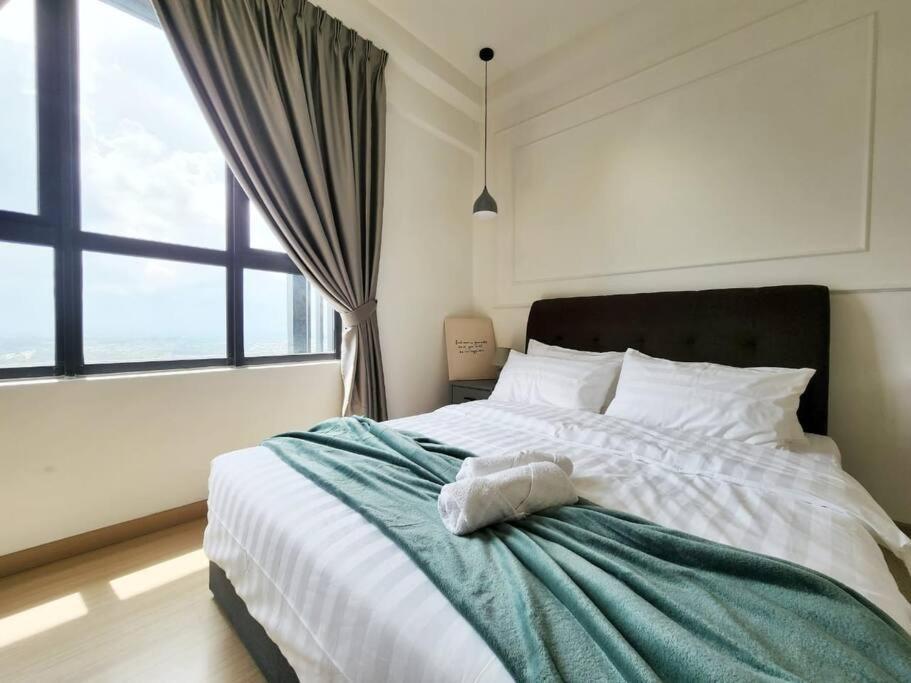 1-7px Bayuemas Staycation Family Lovely Netflix Klang
