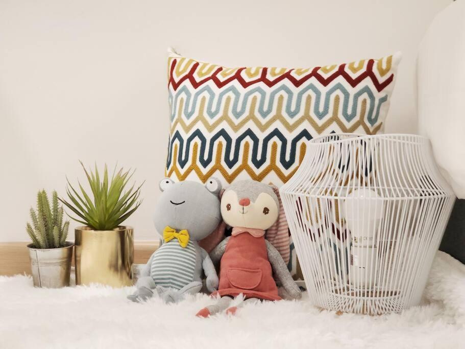 1-7px Bayuemas Staycation Family Lovely Netflix *