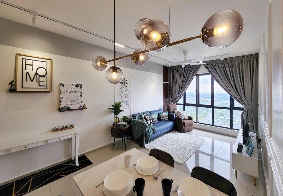 Apartment 1-7px Bayuemas Staycation Family Lovely Netflix