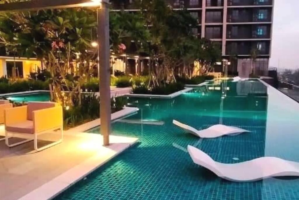 1-7px Bayuemas Staycation Family Lovely Netflix Apartment *
