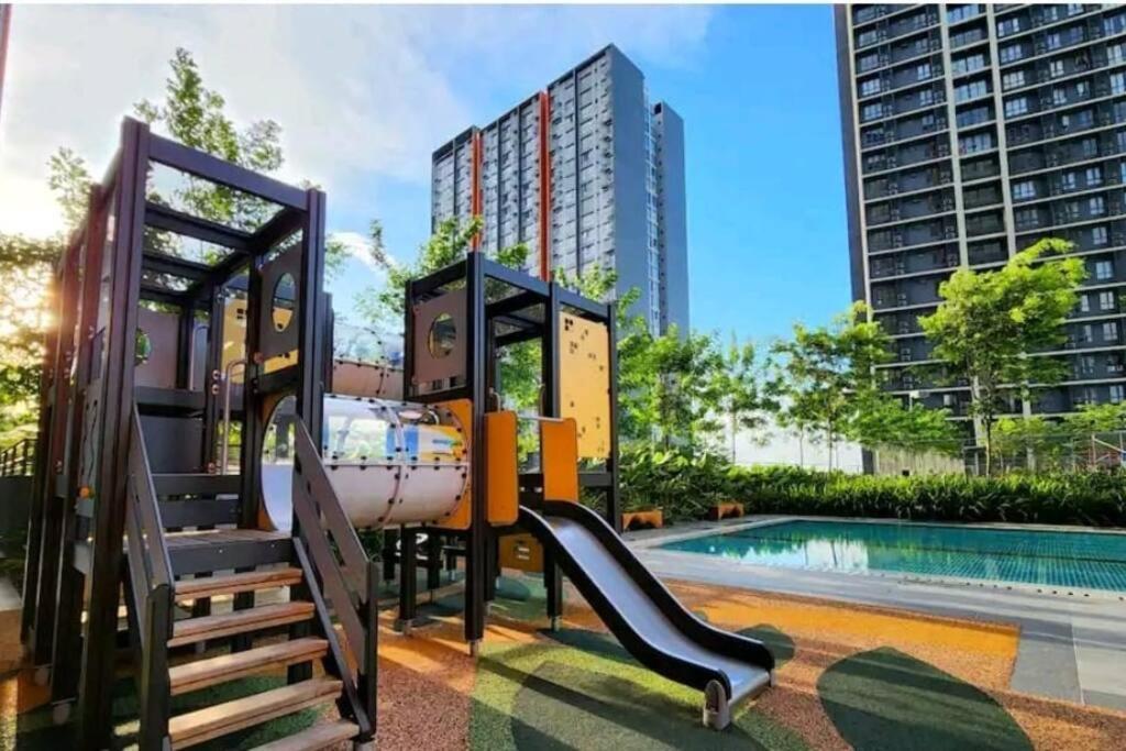 1-7px Bayuemas Staycation Family Lovely Netflix Apartment Klang