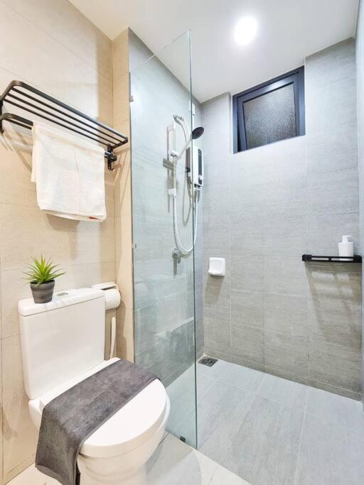 Apartment 1-7px Bayuemas Staycation Family Lovely Netflix Klang