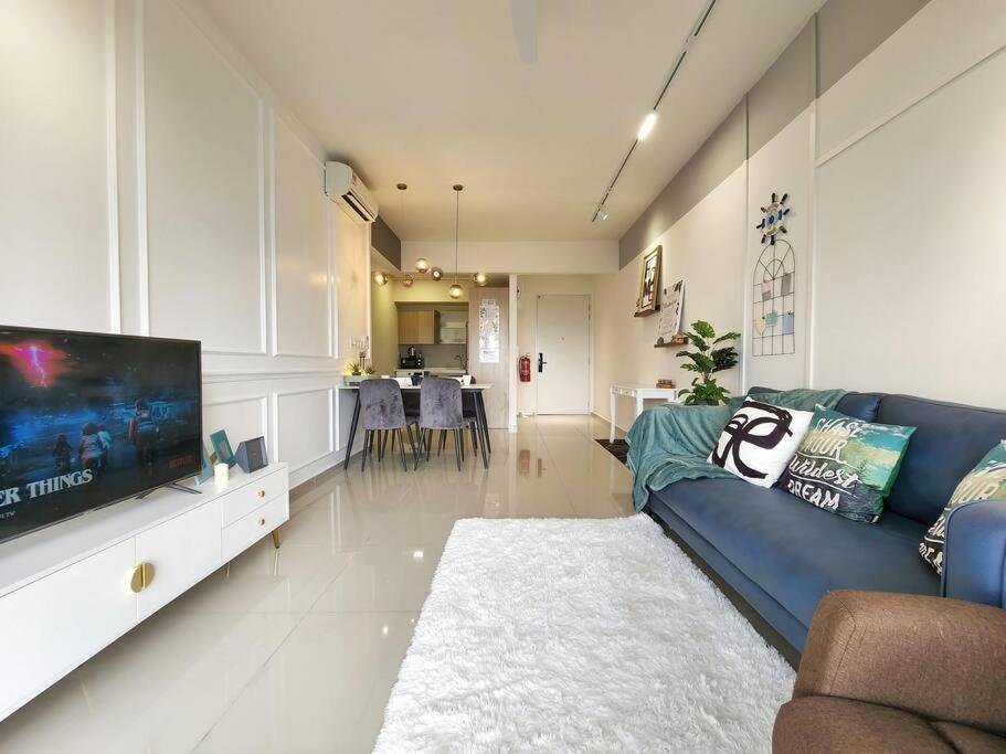 1-7px Bayuemas Staycation Family Lovely Netflix Apartment
