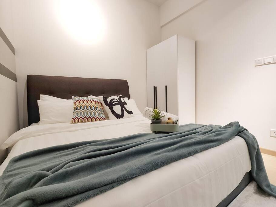 Pangsapuri 1-7px Bayuemas Staycation Family Lovely Netflix